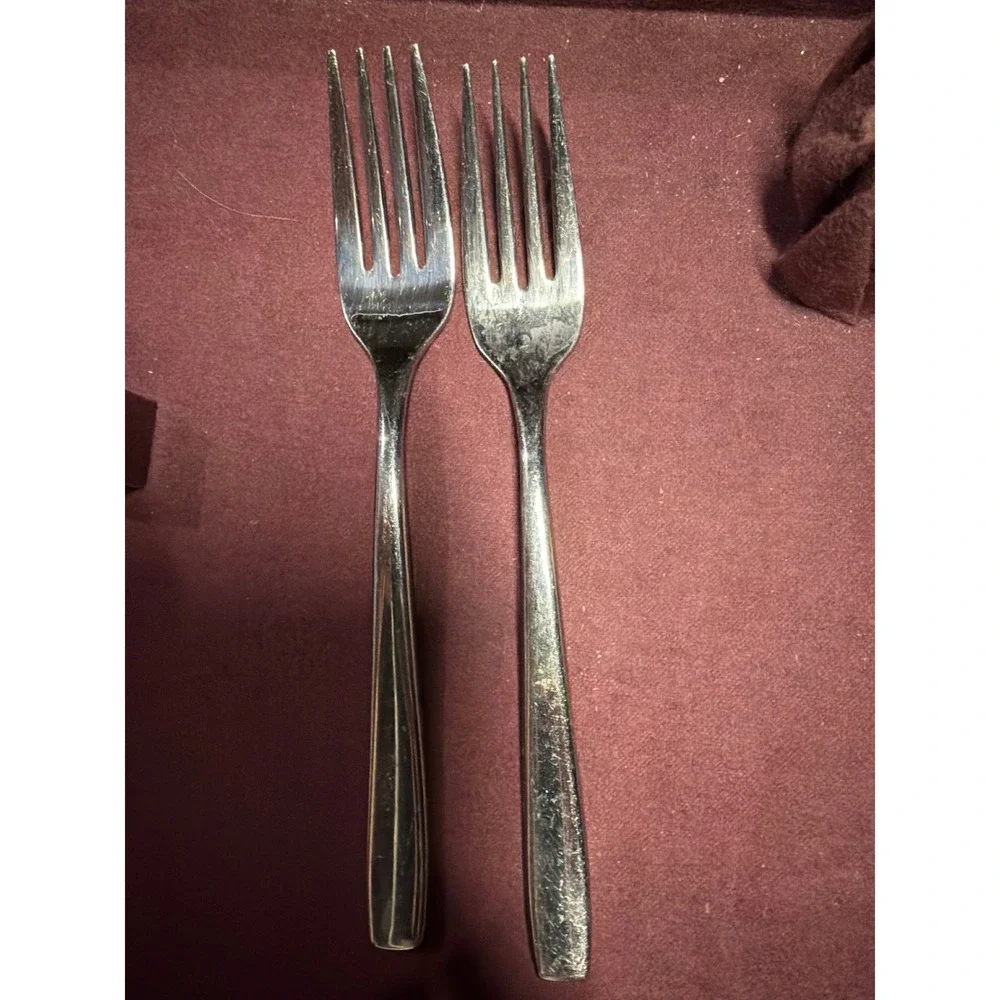 Mikasa Delano 18/10 Stainless Steel Flatware 8 ‎ Piece Set Knives Forks Spoons